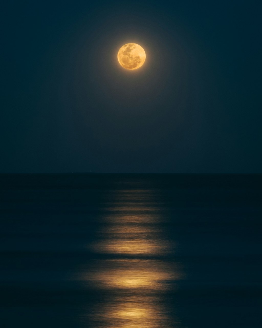 December 2026 astrology and summer solstice: a full moon shining over the sea